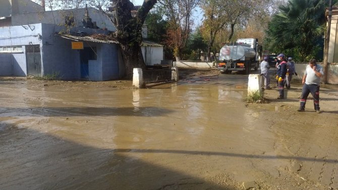 Şarköy’de Hortum Sonrası Yaşanan Selde Evleri Su Bastı