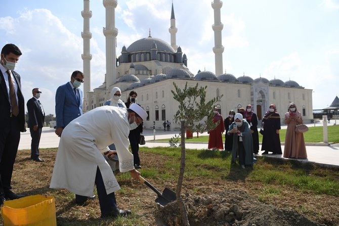 Başkan Erbaş, Lefkoşa’da Hala Sultan Cami Aile Ve Gençlik Merkezinin Açılışını Yaptı