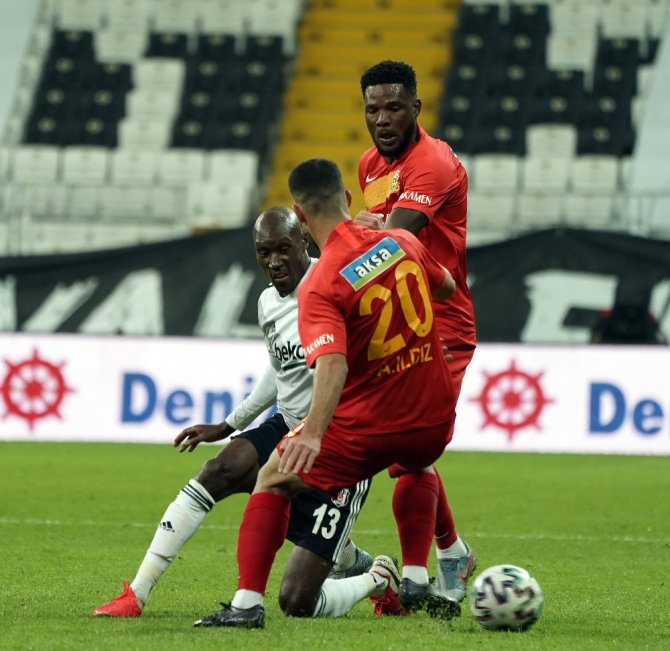 İlk Yarı Sessiz Bitti