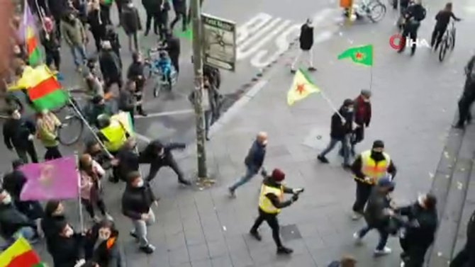 Berlin’de Pkk’lı Grup Esnafa Saldırdı