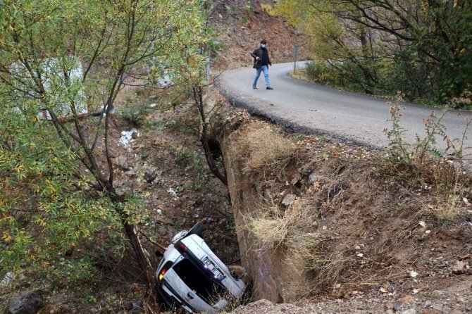 Otomobil Köprüden Yuvarlandı: 4 Yaralı