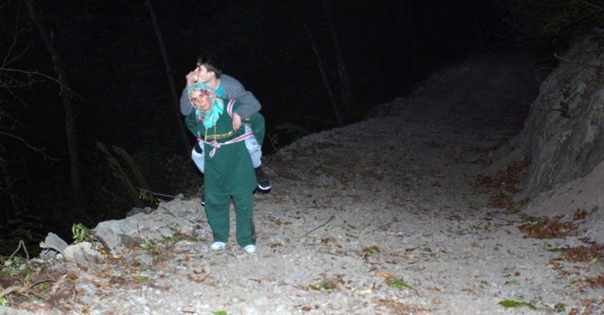 Cefakar Annenin Engelli Oğlu İçin Yol Çilesi