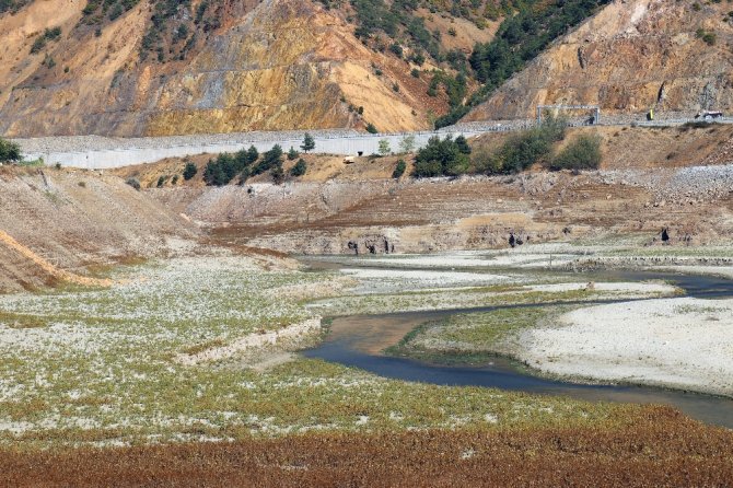 Torul Baraj Gölü’ndeki Kuraklık Dikkat Çekiyor