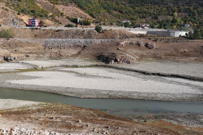 Torul Baraj Gölü’ndeki Kuraklık Dikkat Çekiyor