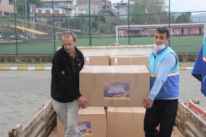 Trabzon Depremzedeler İle Ekmeğini Paylaşıyor