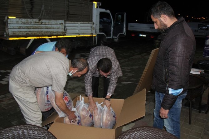 Trabzon Depremzedeler İle Ekmeğini Paylaşıyor