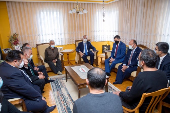Adalet Bakanı Gül’den Depremde Yakınlarını Kaybeden Yücel Ailesine Ziyaret