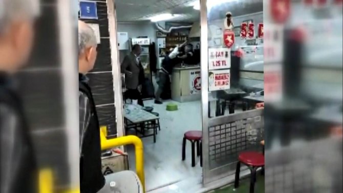 Çay Ocağında Yumruklu Kavga