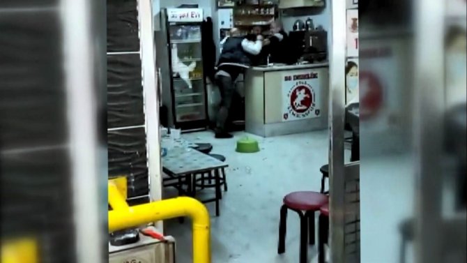 Çay Ocağında Yumruklu Kavga