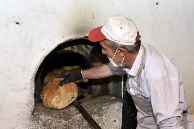 Bu Ekmek 200 Yıllık Ekşi Mayayla Yapılıyor