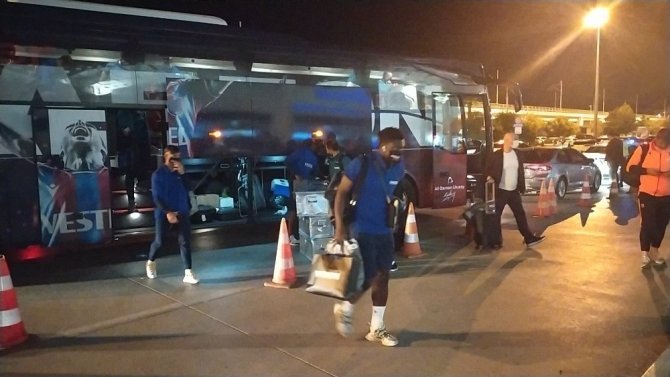 Trabzonspor, 6 Saatlik Gecikmenin Ardından Trabzon’a Döndü