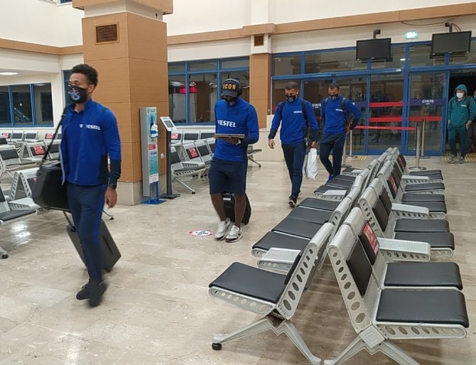Trabzonspor, 6 Saatlik Gecikmenin Ardından Trabzon’a Döndü