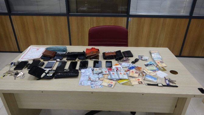 Sahiplerini Bekleyen Kayıp Eşyalar 1 Yıl İçinde Alınmazsa Satılacak