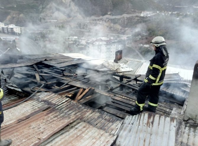 Artvin’de Sabah Saatlerinde İki Yangın Meydana Geldi