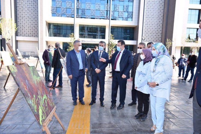 Lösemili Çocuklar Yararına Resim Sergisi Düzenlendi