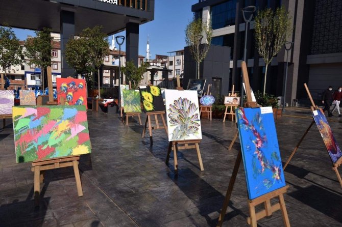 Lösemili Çocuklar Yararına Resim Sergisi Düzenlendi