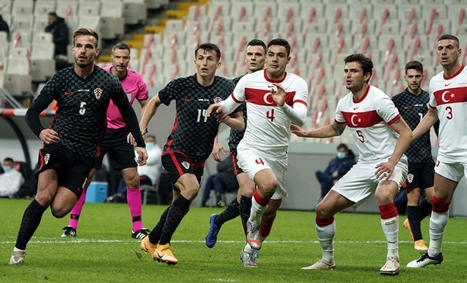 Şenol Güneş: “Bol Gollü, Keyifli Bir Hazırlık Maçı Oldu”