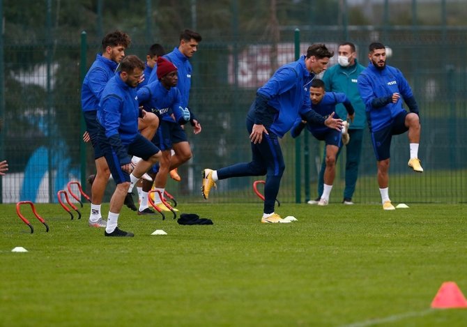 Trabzonspor’da Abdullah Avcı İlk Antrenmanına Çıktı