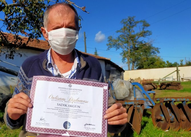 54 Yaşında Mezun Oldu, İkinci Üniversiteye Başladı