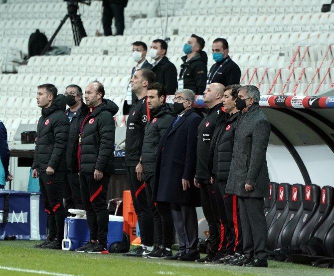 Şenol Güneş Temastan Kaçamadı !