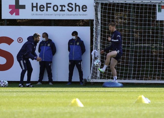 Fenerbahçe, Gençlerbirliği Hazırlıklarını Sürdürdü