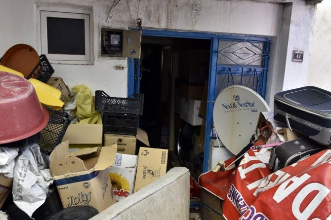 Gümüşhane’de İki Ayrı Çöp Evden 3 Kamyon Malzeme Boşaltıldı