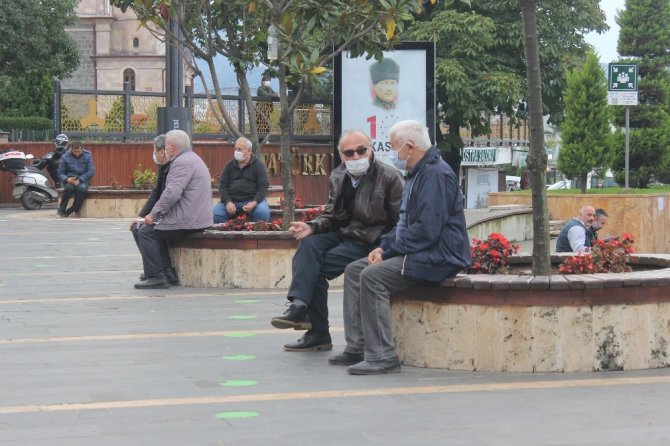 Giresunlular 65 Yaş Ve Üstü İçin Getirilen Kısıtlamayı Yerinde Buluyor