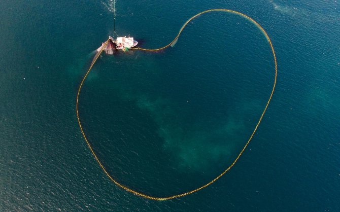 Balıkçı Tekneleri, İstanbul Boğazı’nın Eşsiz Manzarasıyla Birleşti