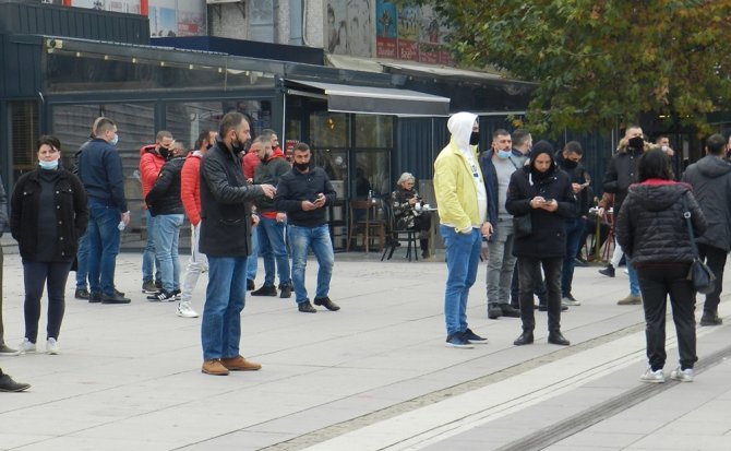 Kosova’da Yeni Covid-19 Tedbirleri Protesto Edildi