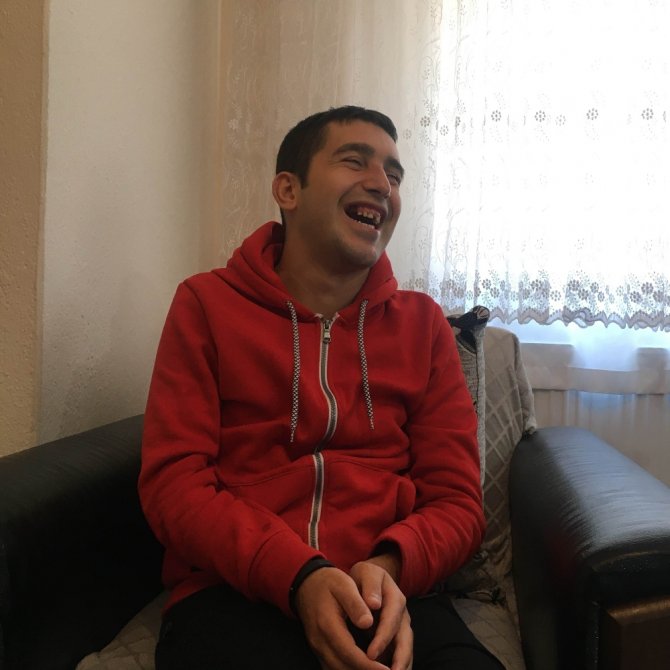 Yürüme Zorluğu Çeken Engelli Çocuğu İçin Destek Bekliyor