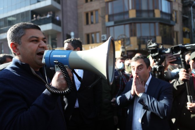 Ermenistan Karıştı: Tutuklandı