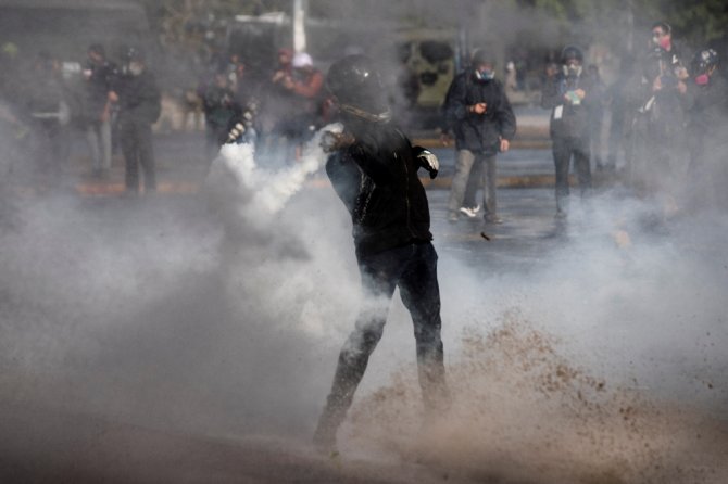 Şili’de Tutuklu Göstericiler İçin Yapılan Protestoya Polis Müdahalesi