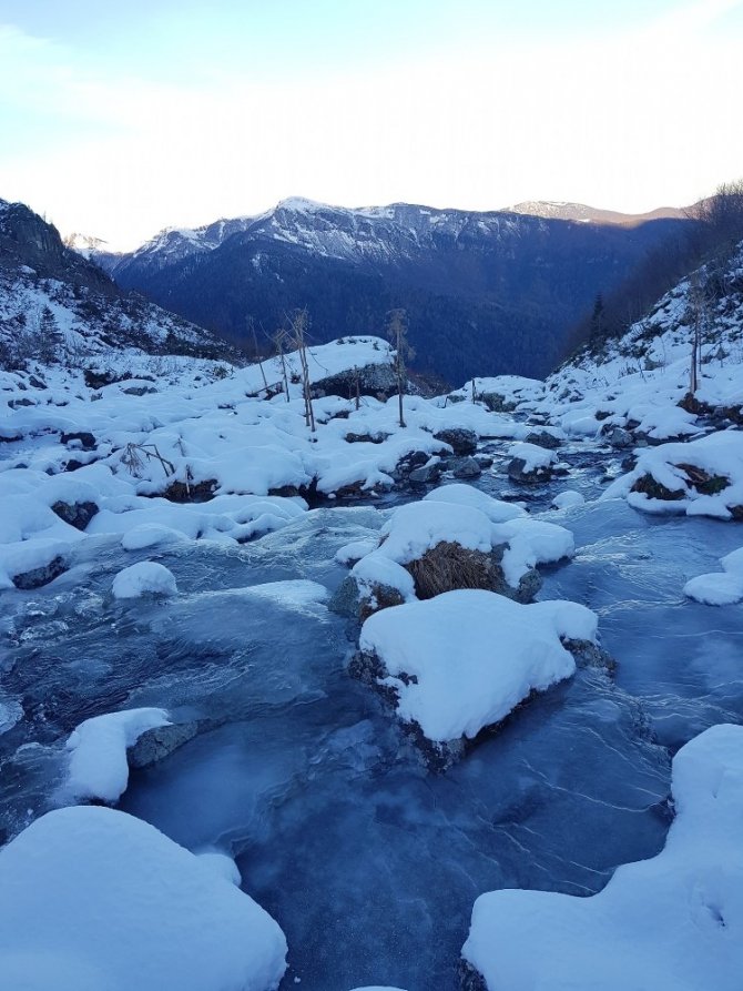 Artvin’in Macahel Karçal Dağları Eteklerinde Bulunan Göller Ve Akarsular Buz Tuttu