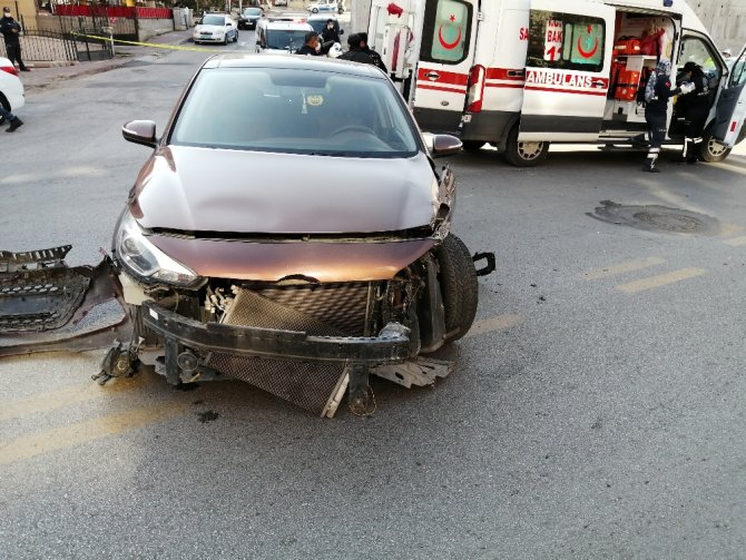Ankara’da Polis Arabası Kaza Yaptı: 3 Yaralı