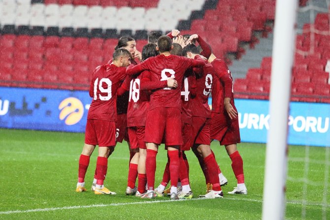 U21 Avrupa Şampiyonası: Türkiye: 2 - Kosova: 0 (İlk Yarı)