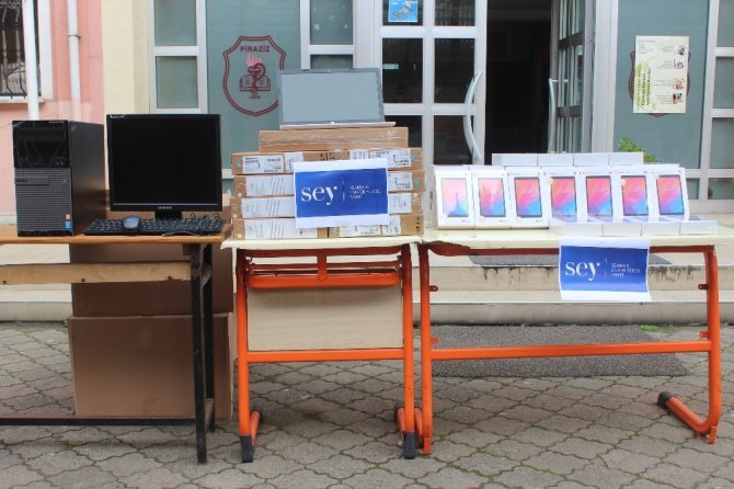 Sey Vakfı Piraziz İlçesine 110 Adet Bilgisayar Bağışında Bulundu