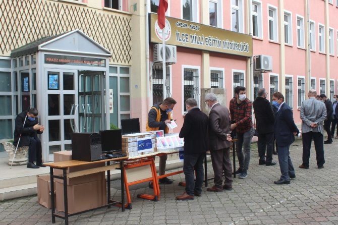 Sey Vakfı Piraziz İlçesine 110 Adet Bilgisayar Bağışında Bulundu