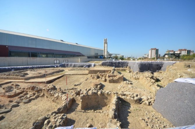İzmir’de 8200 Yıl Öncesine Ait “Ana Tanrıça” Heykelciği Bulundu