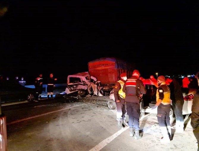 Sungurlu’da Zincirleme Trafik Kazası: 1 Ölü, 3 Yaralı