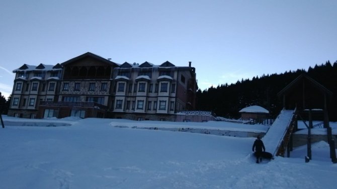 Her Yıl Binlerce Turisti Ağırlayan Kulakkaya Yaylası’na Mevsimin İlk Karı Yağdı