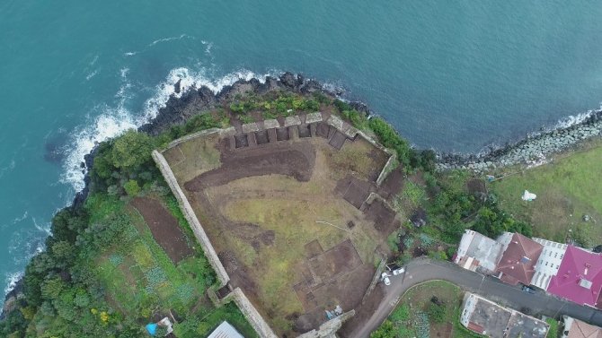 Bizans Dönemine Ait 8 Mezar Bulunmuştu, Kazı Çalışmaları Tekrar Başlayacak