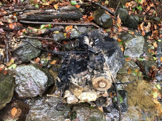 400 Metre Uçuruma Yuvalandılar, Hurdaya Dönen Kamyonetten Sağ Çıktılar