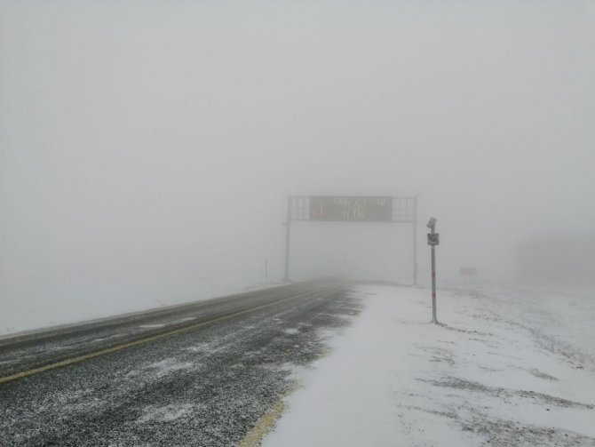 Eğribel Geçidi’nde Kar Yağışı Ulaşımı Etkilemeye Başladı