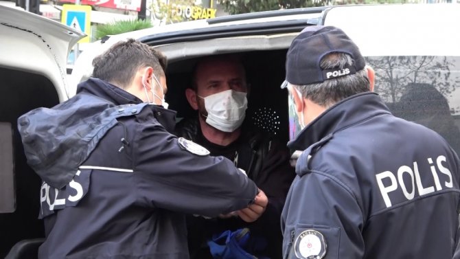 Korona Virüs Temaslı Pazarcı Kardeşler Satış Yaparken Yakalandı