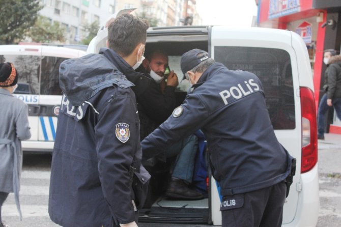 Korona Virüs Temaslı Pazarcı Kardeşler Satış Yaparken Yakalandı