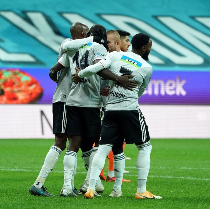 Beşiktaş, Başakşehir’i 3-2 Mağlup Etti