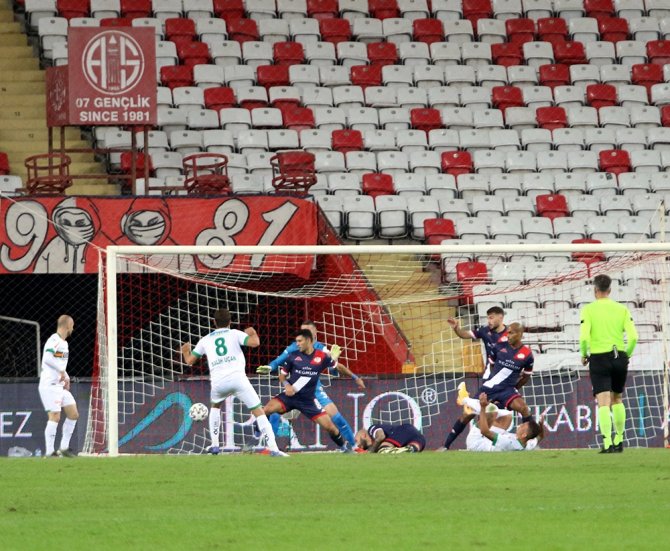 Süper Lig: Fraport Tav Antalyaspor: 0 - Aytemiz Alanyaspor: 2 (Maç Sonucu)