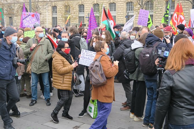Paris’te Kadınlardan Aile İçi Şiddete Karşı Protesto