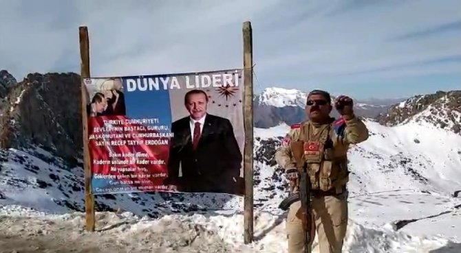 Pkk Terör Örgütünden Kurtarılan Bölgeye Cumhurbaşkanı Erdoğan’ın Posterini Astı
