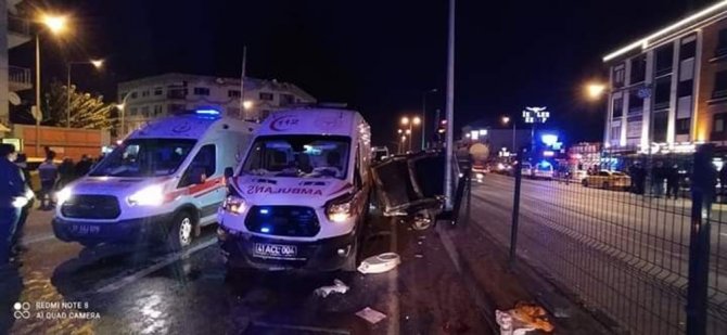 Yalova’da Ambulans Otomobil İle Çarpıştı: 2 Yaralı